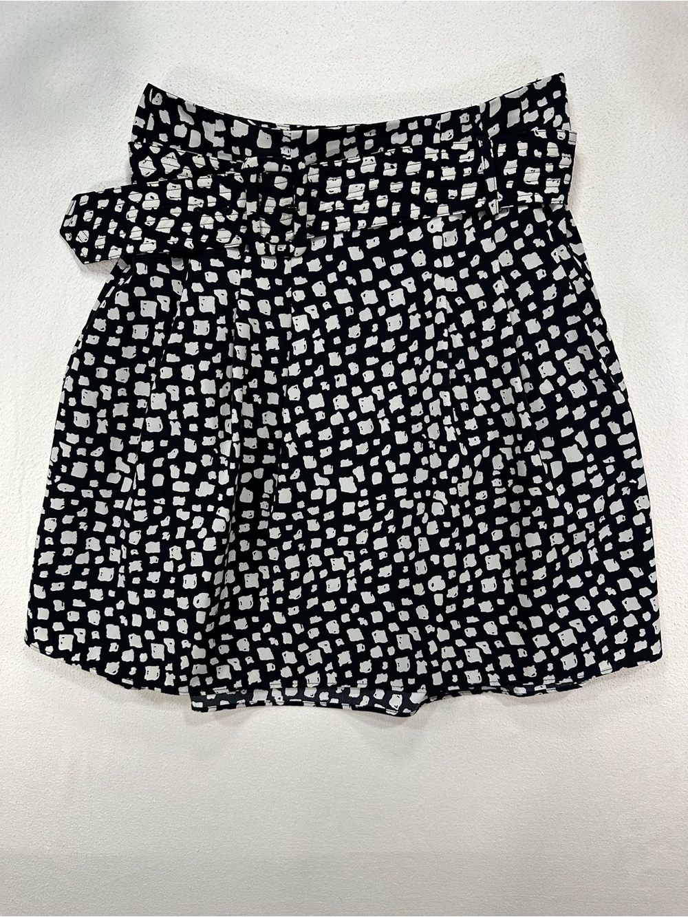 The Limited Exact Stretch Belted Pleated Mini Skirt Black White Abstract S